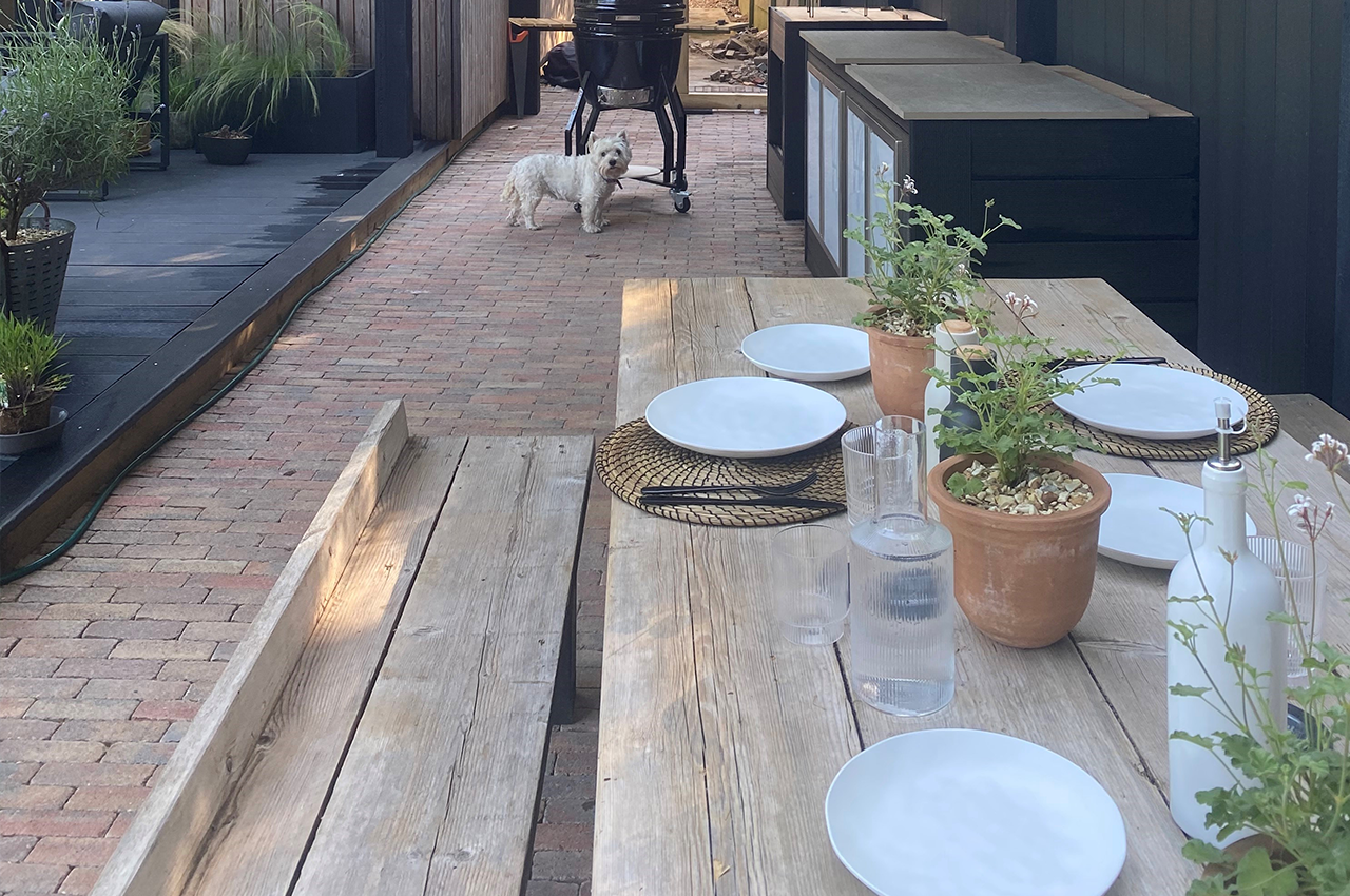 Nina Peths on Instagram has used Cladco Composite Woodgrain decking