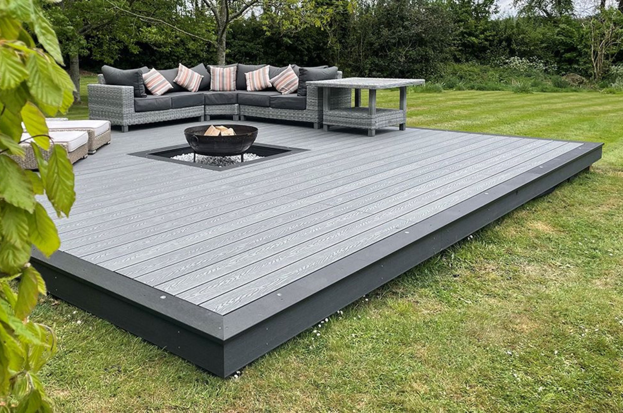 Firepit area built with Cladco Woodgrain Decking | @castleprimeconstruction_