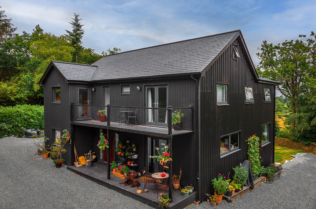 This Cutting-Edge Self-Build project has been constructed with Cladco Roofing Sheets and Composite Cladding Boards | The Spinney