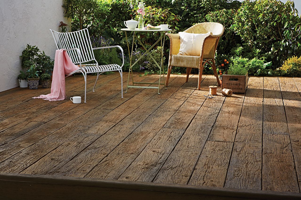 Outdoor Decking Area | Millboard® Weathered Oak Decking in Vintage