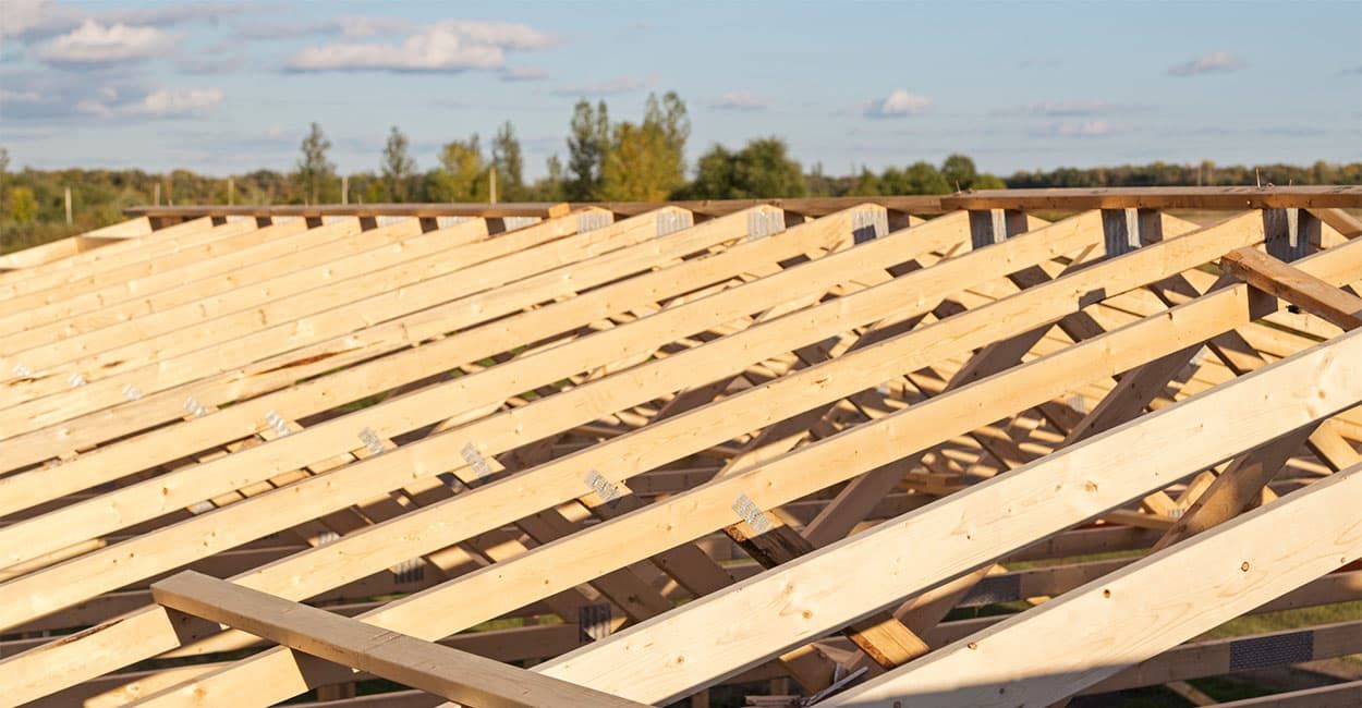For added protection, increase the pitch of the roof by 1° for every half metre distance that a rafter length is over the recommended maximum length.